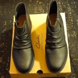 Clarks Hearth Dove Ankle Boots size 12 wide